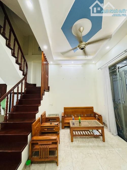 Nhà Ngọc Thụy Long Biên 38m 5 tầng mặt tiền rộng 4.7m chỉ hơn 7 tỷ gần ô tô - 2
