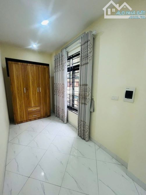 SIÊU PHẨM LÔ GÓC THỔ QUAN ĐỐNG ĐA 15TỶ 44M 4T MT 4M MẶT NGÕ RỘNG ÔTÔ TRÁNH KINH DOANH - 2