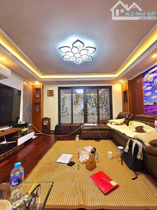 Bán nhà Võ Thị Sáu, Hai Bà Trưng 58m x 6Tầng,giá 17.8 tỷ. Thang Máy,20m ra ôtô và Hồ đẹp