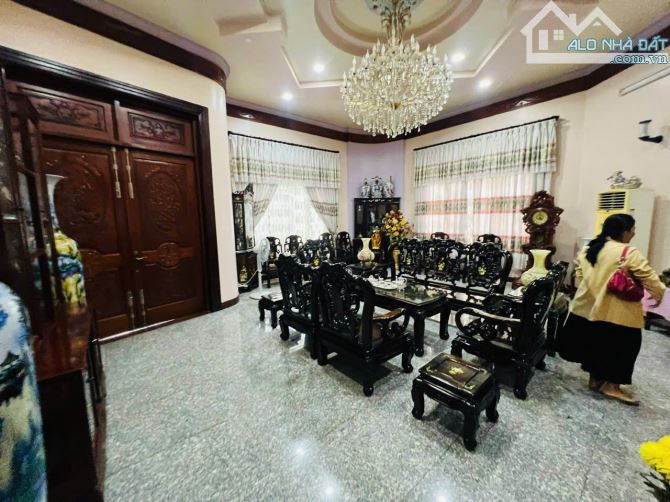 Bán Biệt thự hồ bơi hơn 1000m2 -  Nguyễn Ư Dĩ ngay bờ sông Thảo Điền Thủ Đức 3 tầng - 2