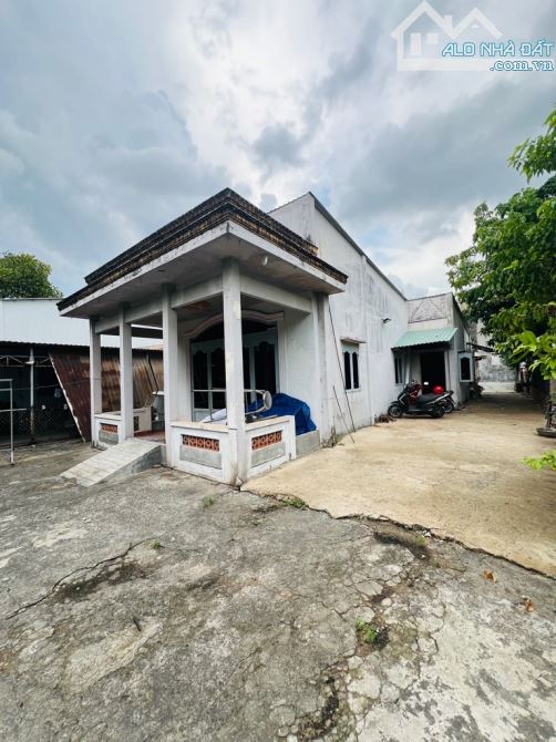 Bán Đất Tặng Nhà Kề Aeon Tên Lửa - Chủ Ngộp - DT Khủng Hơn 410m2 - Hoàn Công Đủ- 9,5Tỷ TL - 2