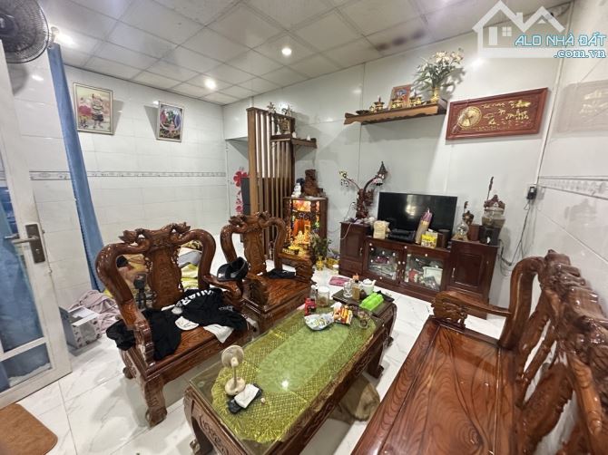 KIỆT THÔNG THẲNG KQH BÀU VÁ - 2 NGỦ Ở NGAY - KHU VỰC CAO RÁO BAO NGẬP LỤT - MẶT TIỀN RỘNG - 2