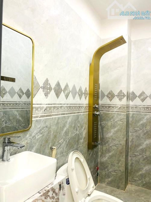 NHÀ PHỐ QUẬN 12: VỊ TRÍ VÀNG, NỘI THẤT CAO CẤP, GIÁ TỐT NHẤT KHU VỰC! - 24