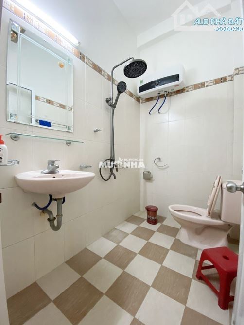 Bán nhà mặt đường Nguyễn Công Hoan lô 22 Lê Hồng Phong, dt 60m2, ngang 4m, nhà 3.5 tầng - 3