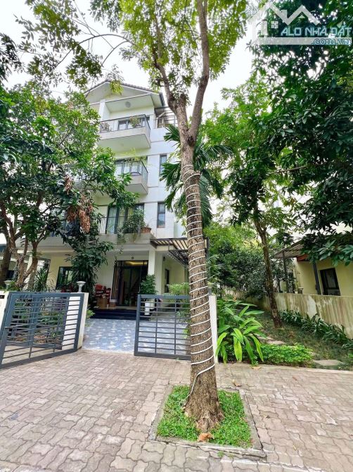 BÁN BIỆT THỰ PHỐ VÕNG THỊ - LÔ GÓC - 180M2 - 12M MẶT TIỀN - 59.5 TỶ - Ô TÔ TRÁNH - GẦN PHỐ - 3