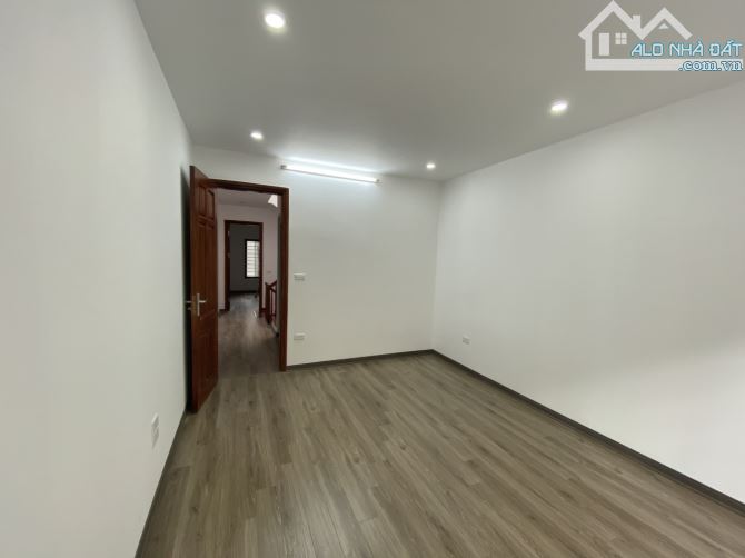 Bán nhà Hoàng Ngân - Nguyễn Ngọc Vũ, Cầu Giấy. 65m2 x 4 tầng cực đẹp, ngõ thông, KD nhỏ. - 3