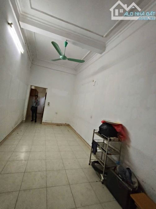 Bán nhà Lê Thanh Nghị 33m2, 4T, oto đỗ cửa, ngõ thông phân lô, kinh doanh. Giá 9.85 tỷ