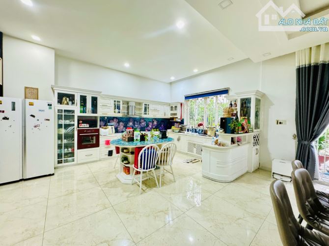 Biệt thự đường Bờ Bao Tân Thắng, dt 12x15m, đúc 2 lầu, sân thượng, GIá 26.5 tỷ TL - 3