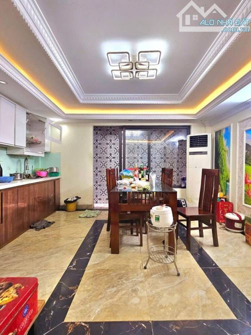 Bán nhà Võ Thị Sáu, Hai Bà Trưng 58m x 6Tầng,giá 17.8 tỷ. Thang Máy,20m ra ôtô và Hồ đẹp