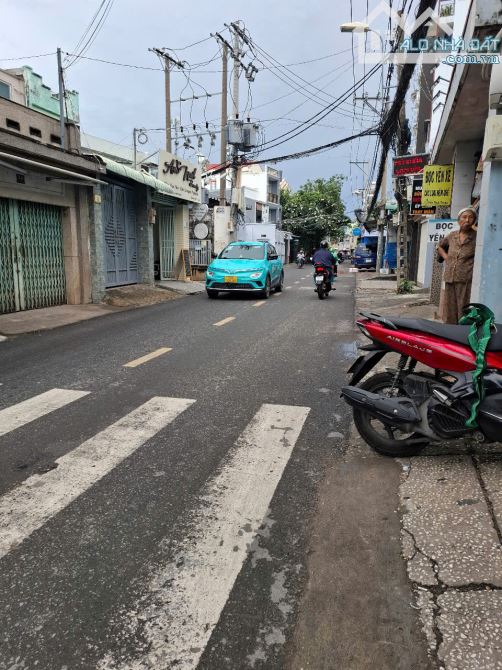 CHDV 8 tầng – Dòng tiền 100 triệu/tháng – Giá chỉ 22.8 tỷ – Vị trí sát Quận 1 - 3