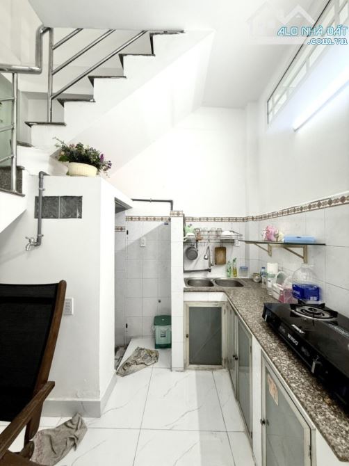 Bán nhà hẻm Thiên Hộ Dương, Gò Vấp, 33m2, 2 tầng, 3PN, sổ đỏ, 4.55 tỷ. - 3