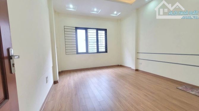 Bán nhà Vũ Tông Phan, 55m2*5T, Ngõ thông kinh doanh, Sát mặt phố, Giá 12,5 tỷ - Vị trí đẹ