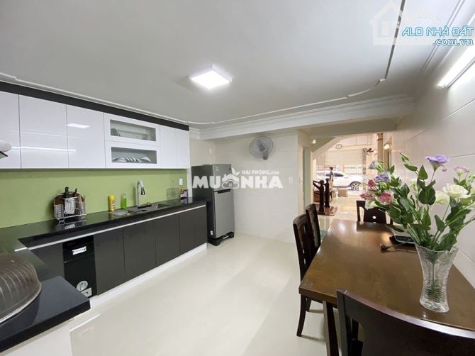 Bán nhà mặt đường Nguyễn Công Hoan lô 22 Lê Hồng Phong, dt 60m2, ngang 4m, nhà 3.5 tầng - 4
