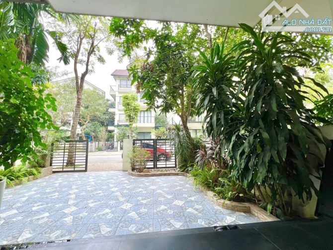 BÁN BIỆT THỰ PHỐ VÕNG THỊ - LÔ GÓC - 180M2 - 12M MẶT TIỀN - 59.5 TỶ - Ô TÔ TRÁNH - GẦN PHỐ - 4