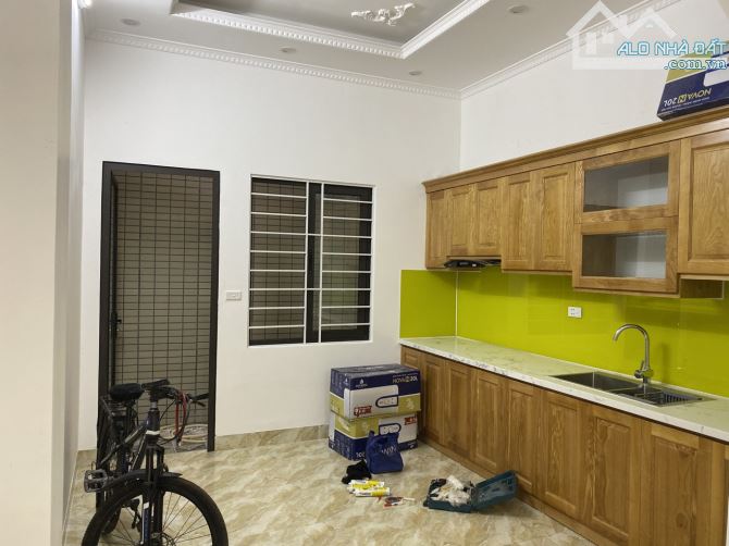 Bán nhà Hoàng Ngân - Nguyễn Ngọc Vũ, Cầu Giấy. 65m2 x 4 tầng cực đẹp, ngõ thông, KD nhỏ. - 4
