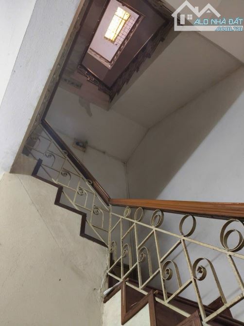 Bán nhà Lê Thanh Nghị 33m2, 4T, oto đỗ cửa, ngõ thông phân lô, kinh doanh. Giá 9.85 tỷ