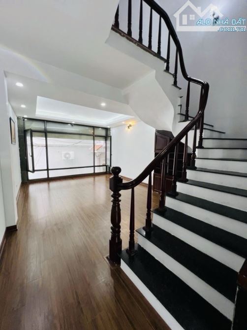 NHÀ DÂN XÂY - 2 THOÁNG - OTO ĐỖ CỬA - GARA OTO-NỘI THẤT SÀN GỖ XỊN XÒ - 4
