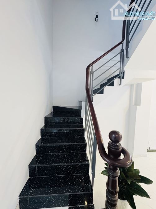 TÂN BÌNH - XE TẢI ĐẬU CỬA - GẦN 60M2 - 4 TẦNG MỚI - 3PN, 3WC - SÂN THƯỢNG RỘNG - GIÁ MỀM - 4