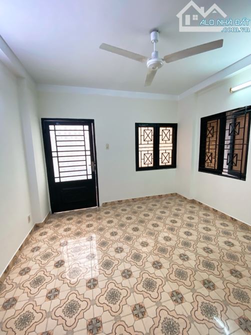 Chỉ: 5.2 t.ỷ, sở hữu ngay nhà 3 tầng BTCT 35m2 kiên cố đồng bộ cao tầng, Dương Bá Trạc,SHR - 4