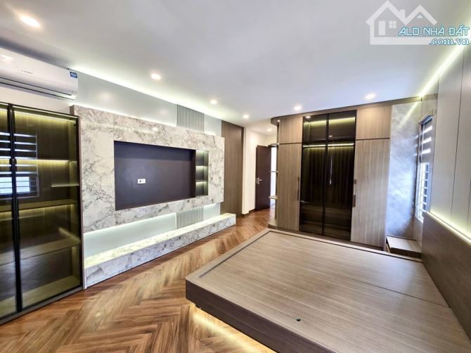 Bán nhà thạch bàn 45m² , mt 4m , 7 tầng thang máy , gara ôtô kinh doanh giá 11,3tỷ - 7