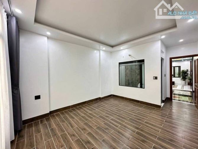 Bán dãy nhà 5 căn - 4 tầng Trung tâm Hồ Sen - Lê Chân. Có thang máy, Giá chỉ từ 5,8 tỷ - 5
