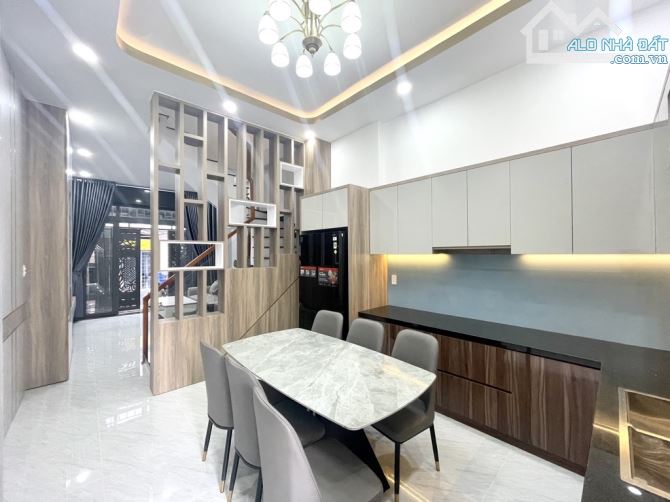 HẺM XE HƠI ĐỖ CỬA - SÁT KHU CITY LAND - CÁCH MẶT TIỀN CHỈ VÀI BƯỚC - 3 MẶT HẺM NỞ HẬU - 5