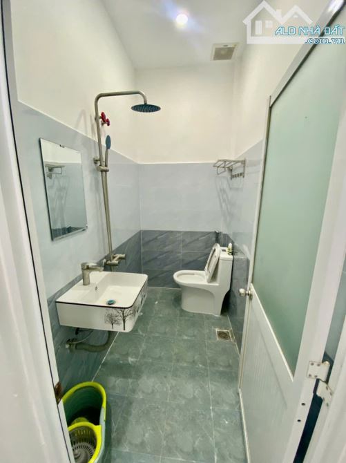 Bán nhà Hiệp Phú, Ngay ngã 3 Lê Văn Việt+Lã Xuân Oai, 1 Bước ra xe hơi, 90m2, 3Pn - 5