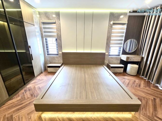 Bán nhà thạch bàn 45m² , mt 4m , 7 tầng thang máy , gara ôtô kinh doanh giá 11,3tỷ - 8