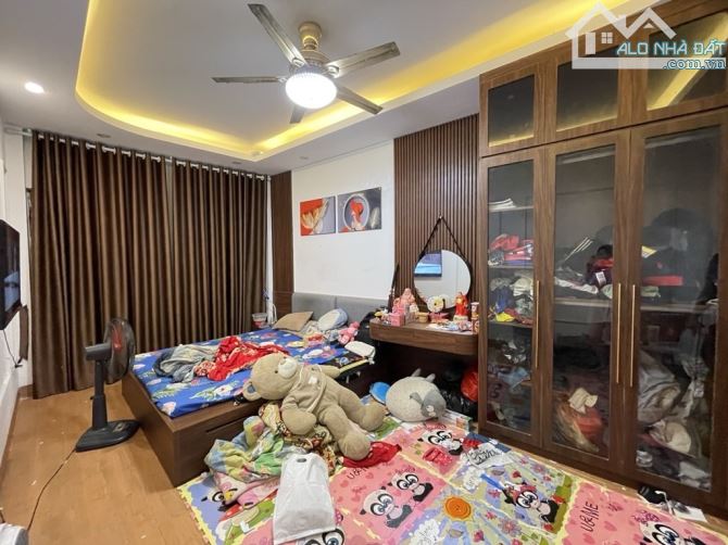 Bán nhà phố Ngọc Thụy 38m2- 5 tầng- 3 phòng ngủ, gần trường Việt Pháp - 6
