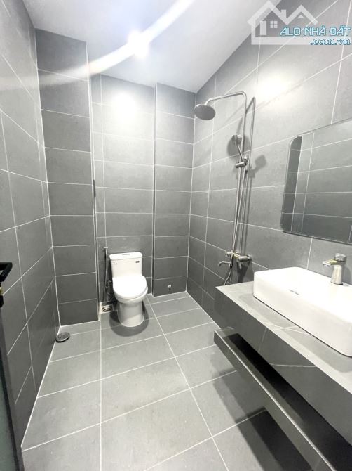 HẺM XE HƠI ĐỖ CỬA - SÁT KHU CITY LAND - CÁCH MẶT TIỀN CHỈ VÀI BƯỚC - 3 MẶT HẺM NỞ HẬU - 6