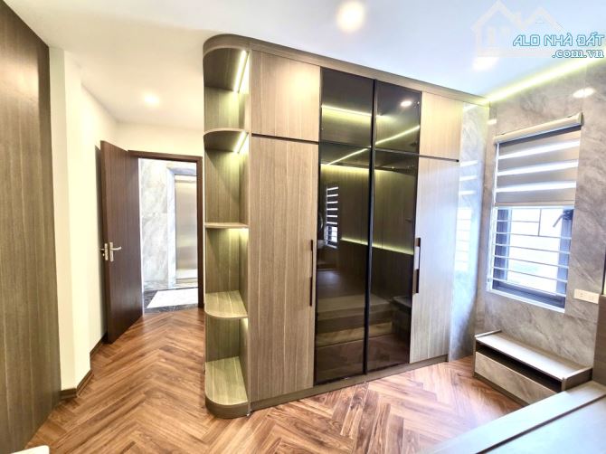 Bán nhà thạch bàn 45m² , mt 4m , 7 tầng thang máy , gara ôtô kinh doanh giá 11,3tỷ - 9