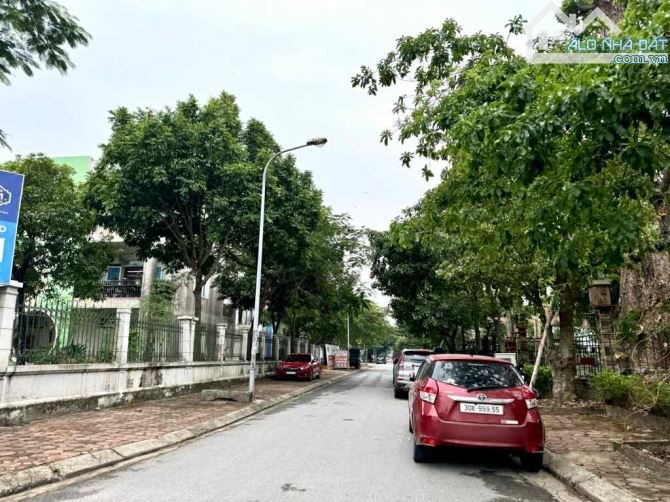 Bán đất tặng kèm kho 310m_Thổ Cư-NMT- Trâu Quỳ - Đường 12m vỉa hè - 7