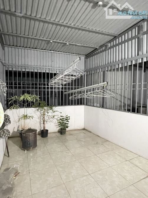 Bán nhà phố Ngọc Thụy 38m2- 5 tầng- 3 phòng ngủ, gần trường Việt Pháp - 8