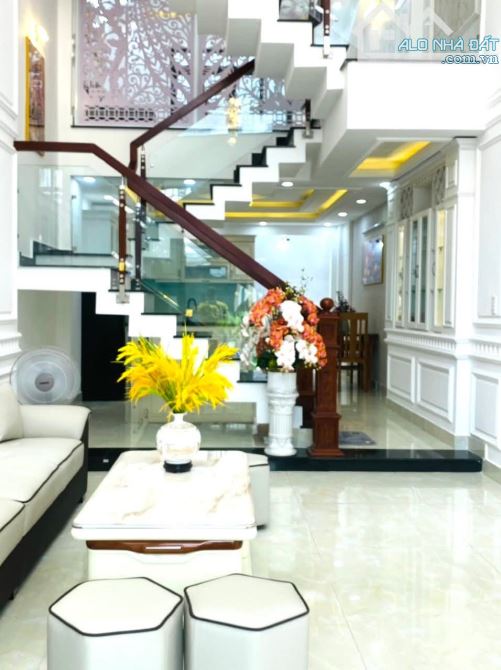 NHÀ PHỐ QUẬN 12: VỊ TRÍ VÀNG, NỘI THẤT CAO CẤP, GIÁ TỐT NHẤT KHU VỰC! - 9