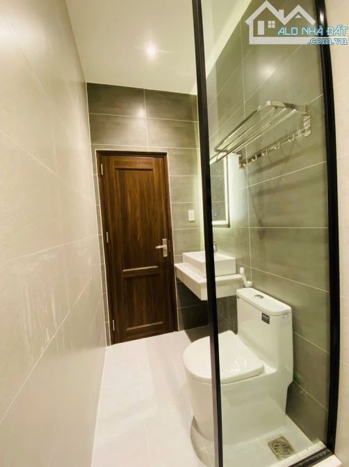 CHDV 8 tầng – Dòng tiền 100 triệu/tháng – Giá chỉ 22.8 tỷ – Vị trí sát Quận 1 - 9