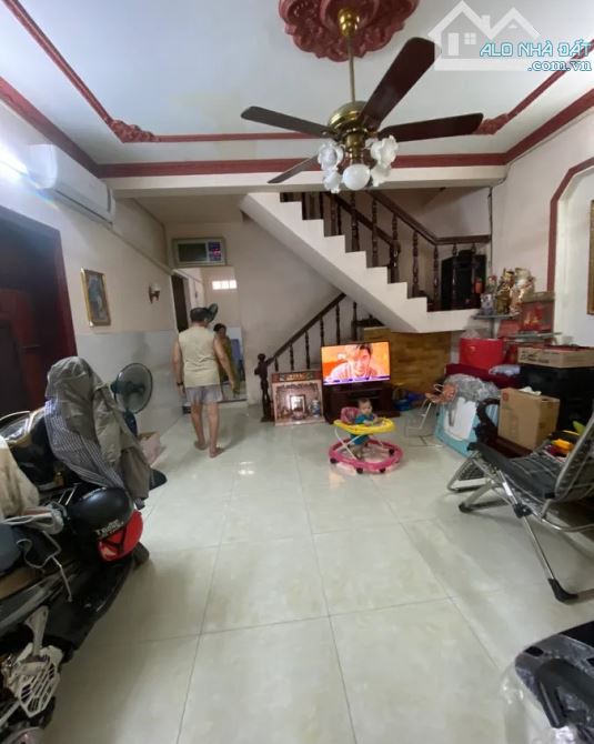 Bán Gấp Nhà 2 Mặt Tiền Nguyễn Văn Quỳ, Quận 7 – Hiếm Có Khó Tìm! Giá 6,2 Tỷ - 9