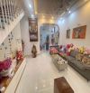 NHÀ 3 LẦU MẶT TIỀN HUỲNH VĂN BÁNH : 6,5 tỷ