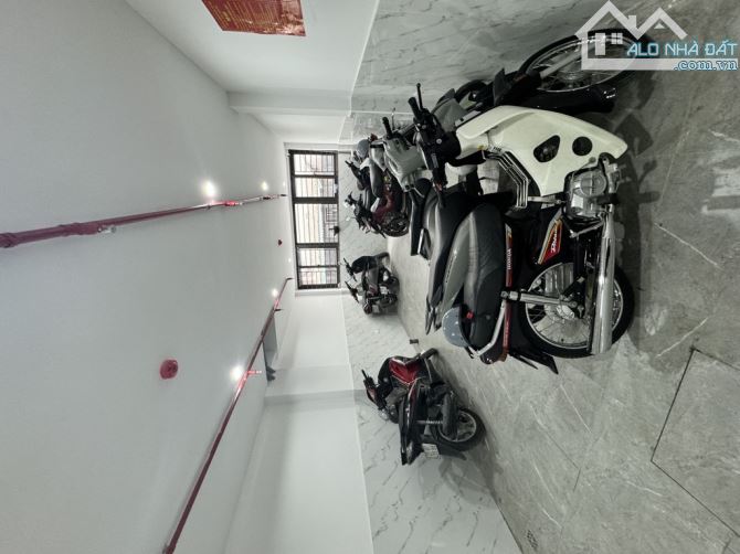TÒA CĂN HỘ DỊCH VỤ MỸ ĐÌNH 48M2 - 9 PHÒNG FULL ĐỒ KHÉP KÍN DÒNG TIỀN 50TR/THÁNG - Ô TÔ ĐỖ