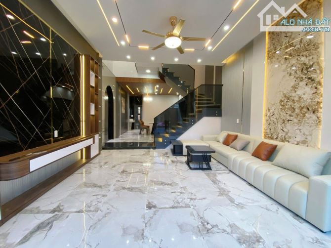 BÁN NHÀ ĐỨC GIANG -- 55M2 - MT 4M - 5 TẦNG - THANG MÁY - Ô TÔ ĐỖ CỬA