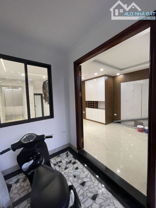 Nhà đẹp ở luôn Võ Chí Công Cầu Giấy. Sổ vuông 43m, 6 tầng MT6m3 Giá 10.8 tỷ Ngõ 3 gác