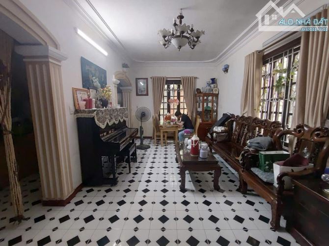 HIẾM ĐẸP! BÁN NHÀ CẦU GIẤY – LÔ GÓC 3 MẶT THOÁNG – GARA Ô TÔ – PHÂN LÔ VIP – 23 TỶ
