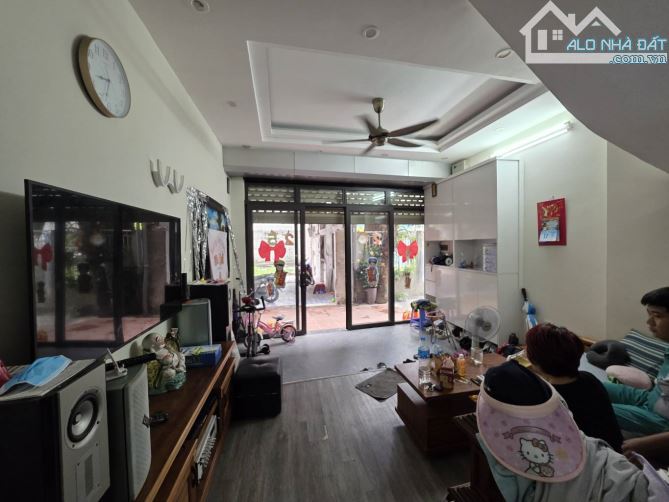 Bán nhà Phố Bắc Cầu, ĐẤT Ở LÂU NĂM 45m2- 4 tầng- 3 ngủ- 5tỷ hơn, ô tô