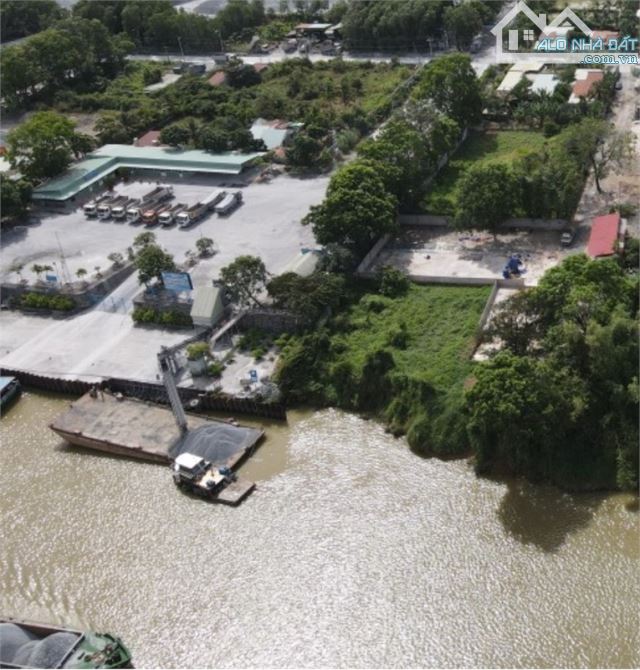 Bán Bến thủy nội địa, kết nối giao thông nhiều vùng kinh tế lớn. vị trí chiến lược. giao