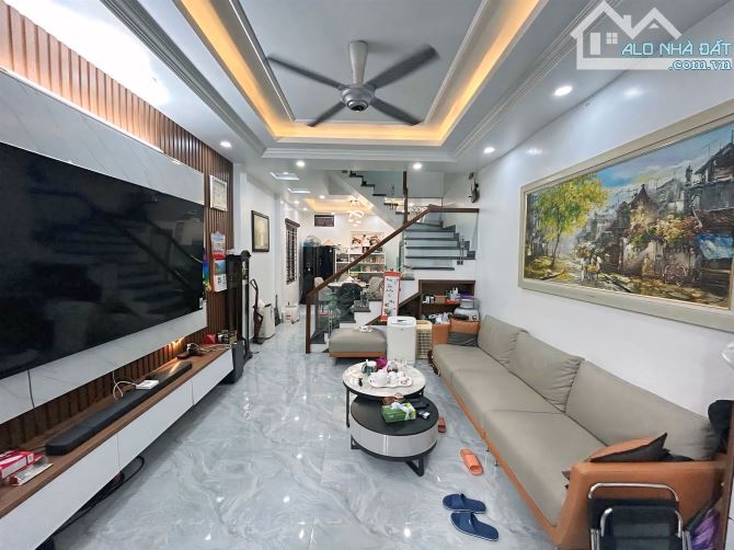 Bán Nhà Lô Góc Ngô Gia Tự – 4 Tầng – 4 Mặt Thoáng