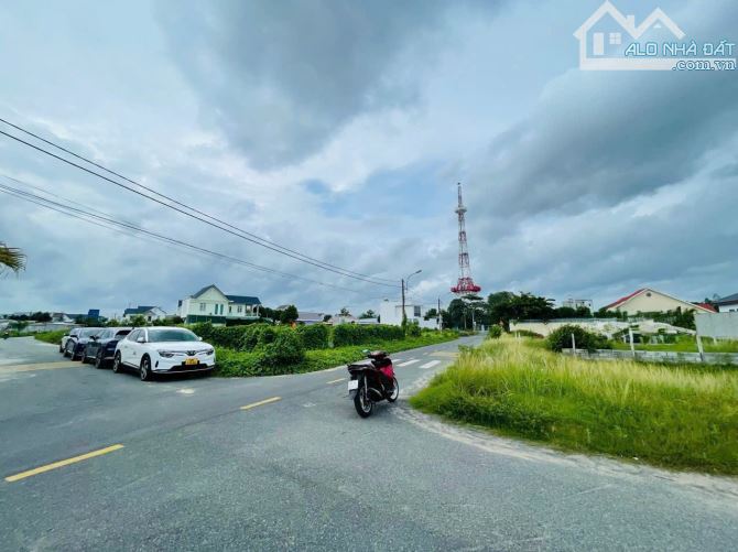 CHỦ NỢ DÍ ĐẾN CỬA BÁN GẤP LÔ ĐẤT KHỦNG 369M² CHỈ 650TR MẶT TIỀN ĐƯỜNG LIỄU BÌNH HƯƠNG