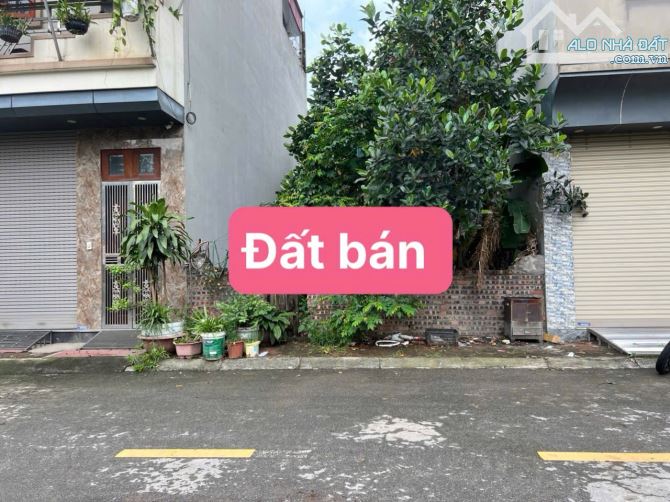 Đất đẹp giá rẻ đường to khu đấu giá Cự Khối DT 65m2. Giá 11.5 tỷ