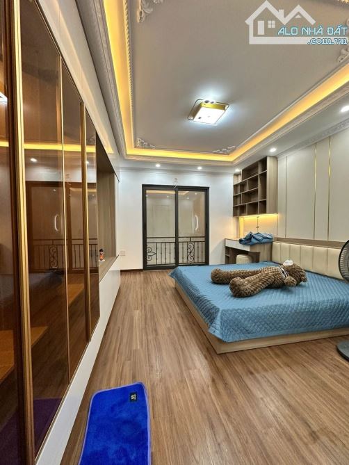 Bán Nhà Khuyến Lương Hoàng Mai – Ngõ Oto–Lô Góc–6T– 33m – 6.9 tỷ
