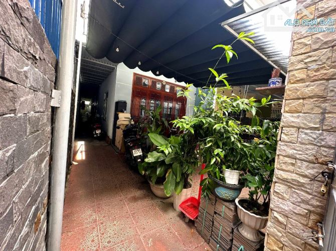 Mỹ An - Đối Diện ĐH Kinh Tế - 200M2 (ngang 6M) giá hơn 9 tỷ
