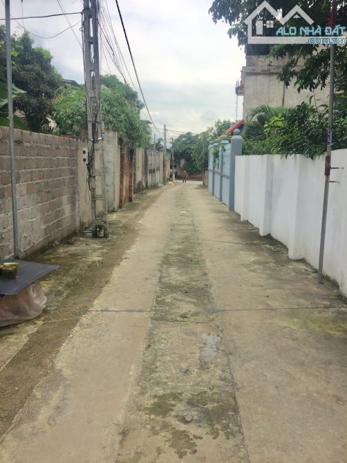 - Bán đất Xã Đông phương  Yên 92m2, Mt 4m, vị Trí đẹp , Oto vào tận đất , Giá chỉ 2.355 tr