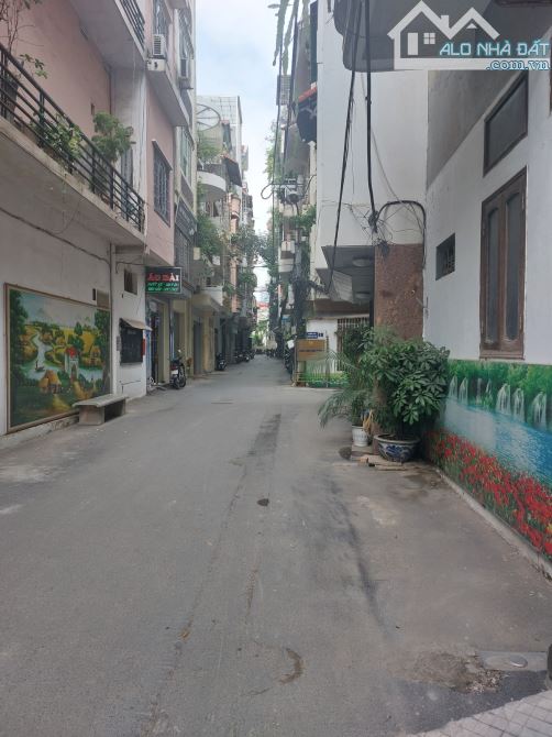Bán nhà Nguyễn Viết Xuân, Thanh Xuân, diện tích rộng, mặt ngõ thông, ô tô tránh